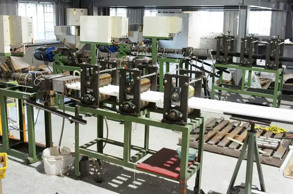 Extrusion Molding Line 01