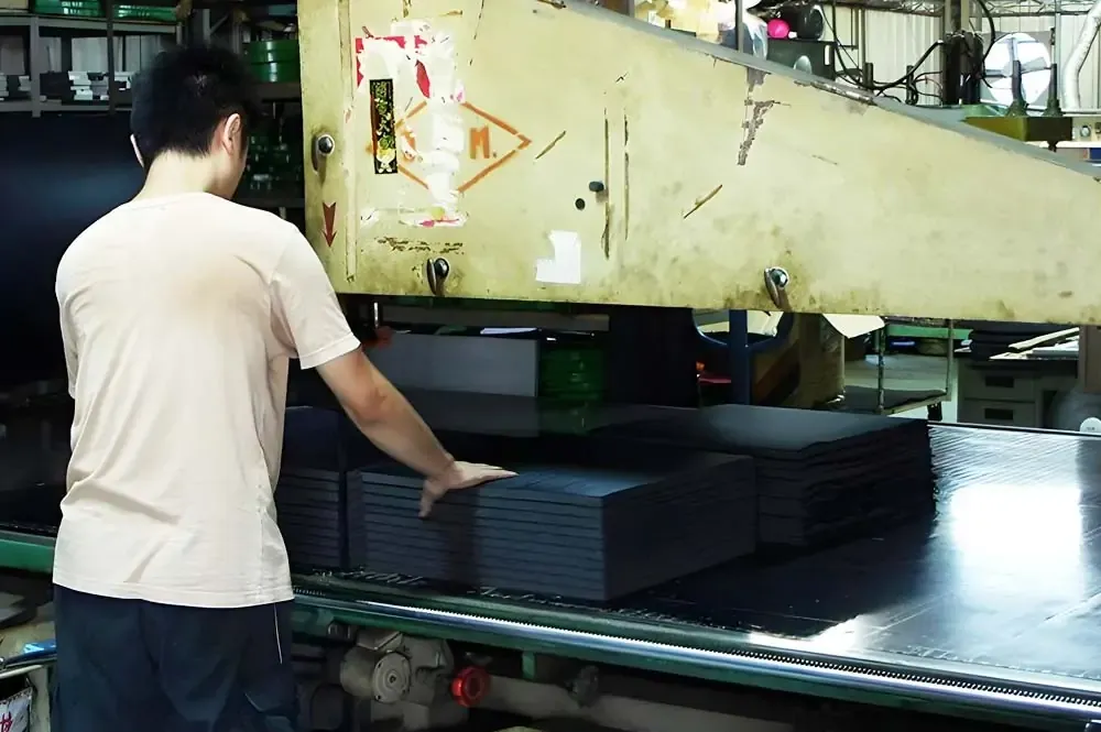 Foams Cutting